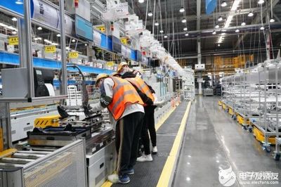 智慧驅(qū)動，柔性升級 斯坦德機器人助力東風李爾打造汽車配件智能標桿工廠